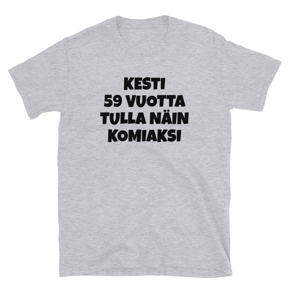 Kesti 59 vuotta tulla näin komiaksi t-paita