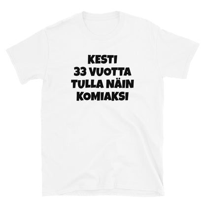 Kesti 33 vuotta tulla näin komiaksi t-paita