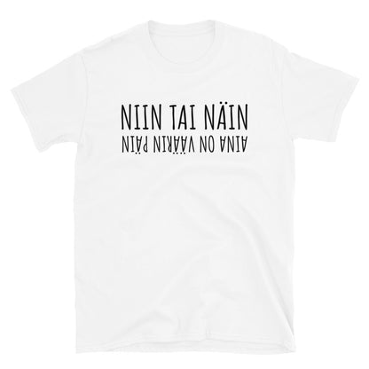 Niin tai näin aina on väärin päin t-paita