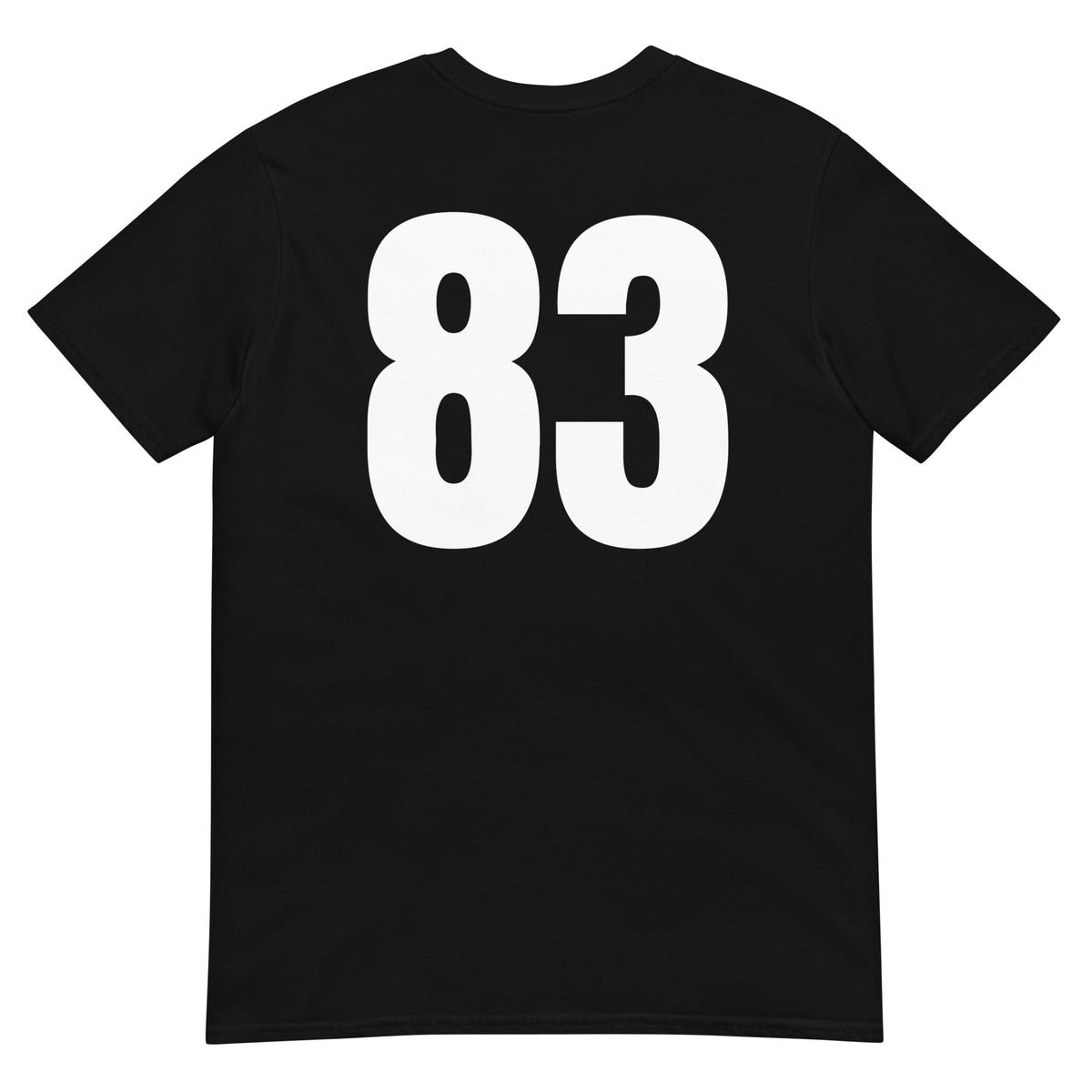 Numero 83 selässä t-paita