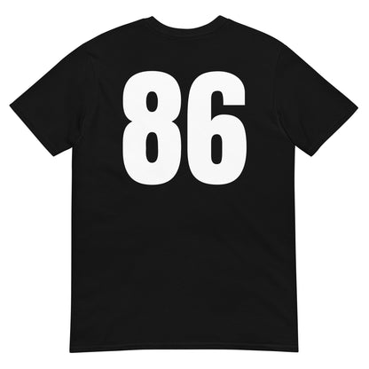 Numero 86 selässä t-paita