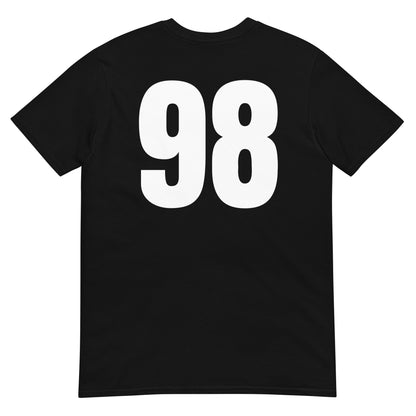 Numero 98 selässä t-paita