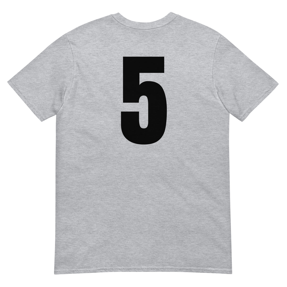 Numero 5 selässä t-paita