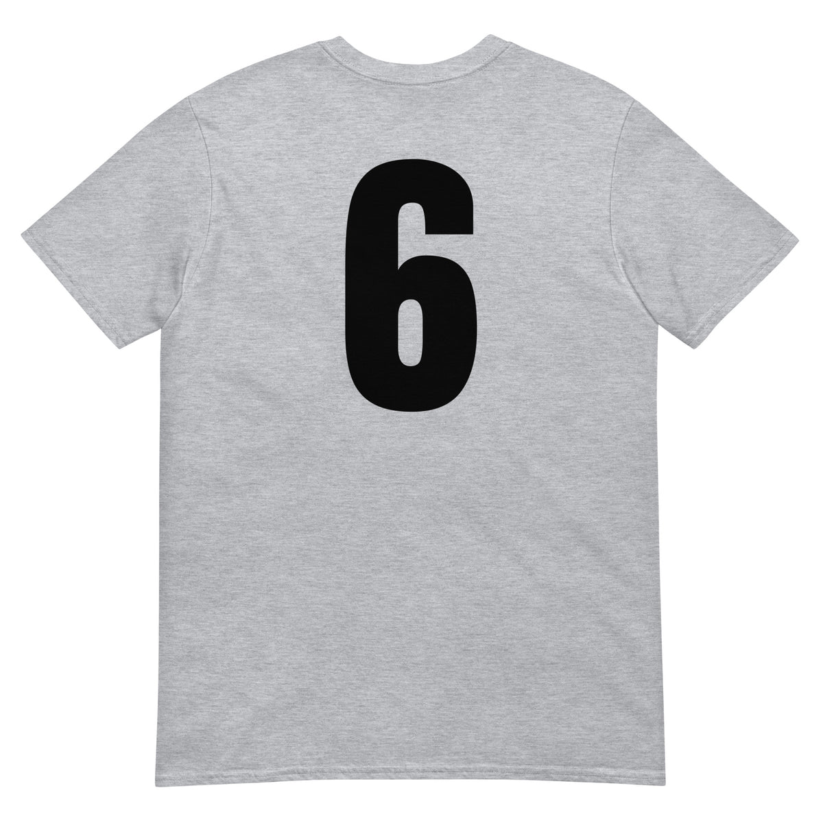 Numero 6 selässä t-paita
