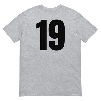 Numero 19 selässä t-paita