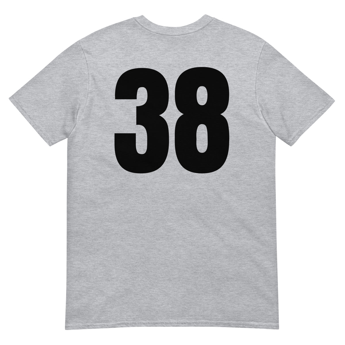 Numero 38 selässä t-paita