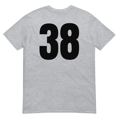 Numero 38 selässä t-paita