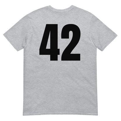 Numero 42 selässä t-paita