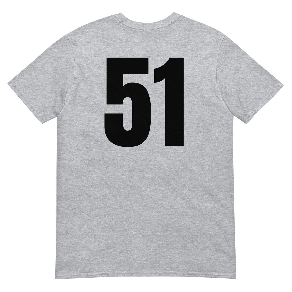 Numero 51 selässä t-paita