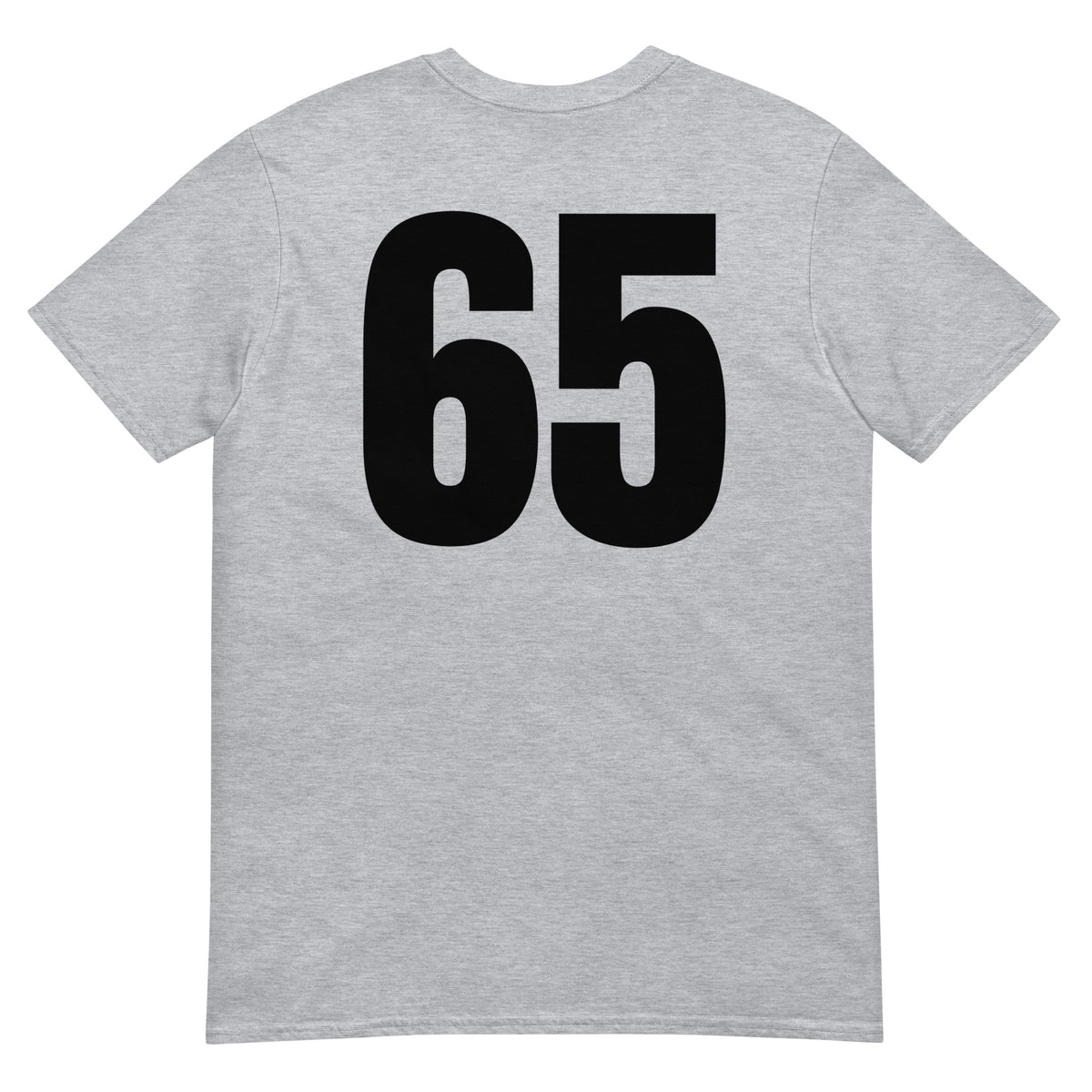 Numero 65 selässä t-paita