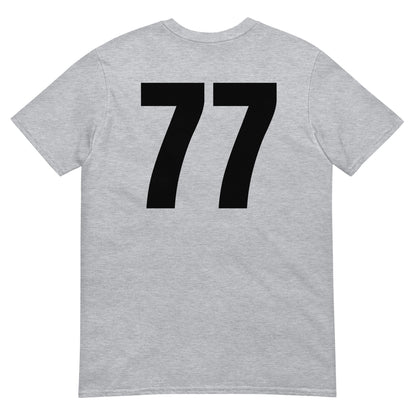 Numero 77 selässä t-paita