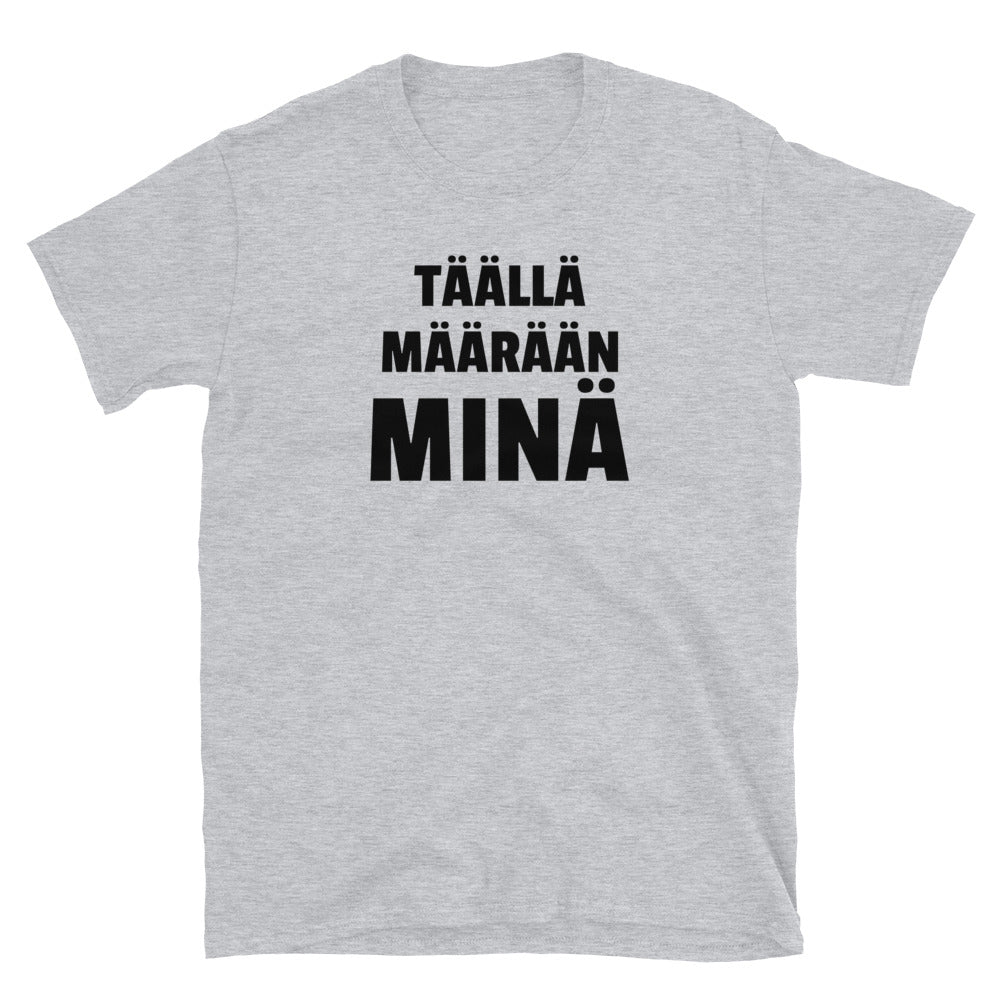 Täällä määrään minä t-paita