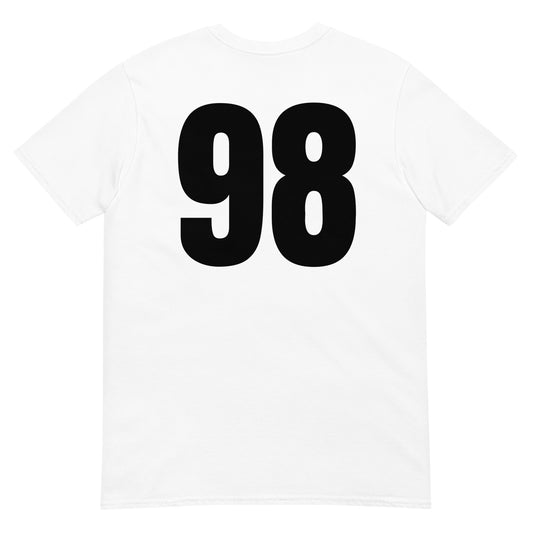 Numero 98 selässä t-paita