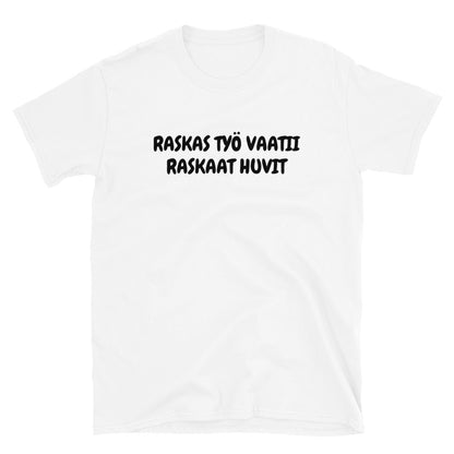 Raskas työ vaatii raskaat huvit t-paita