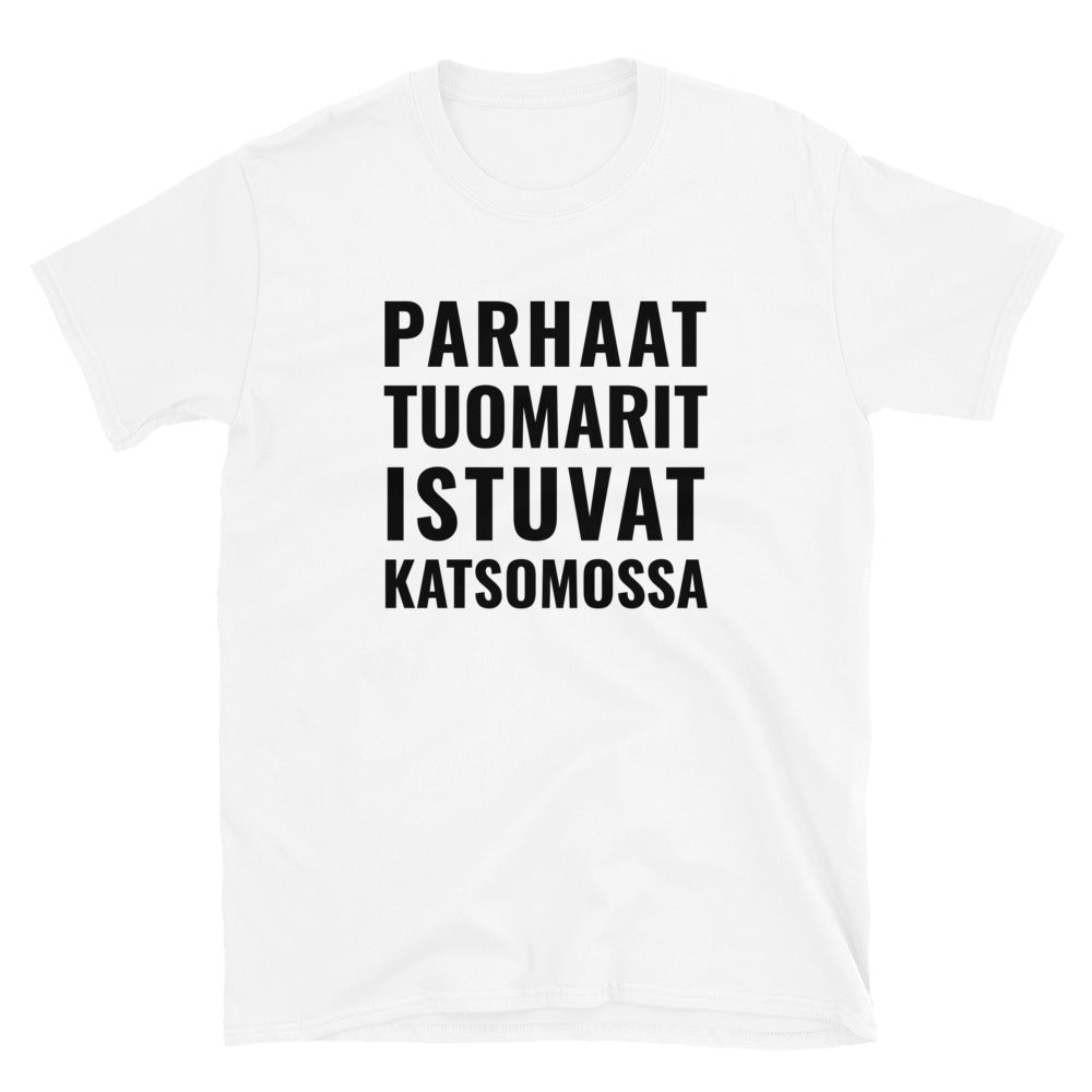 Parhaat tuomarit istuvat katsomossa t-paita